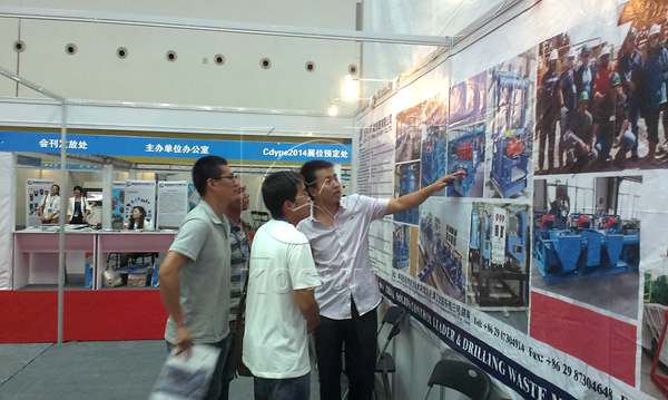 KOSUN staff are introducing their products to customers on exhibition
