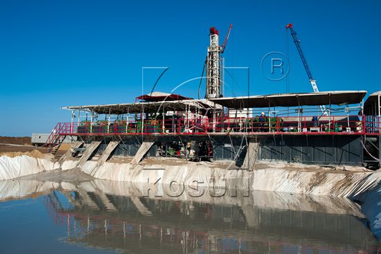 The photo shows KOSUN solids control system being used on a drilling site, including water tank, diesel tank, shale shakers, centrifuges, vacuum degassers and other solids control equipment.