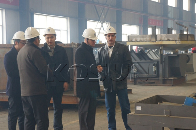 Mr. Robert and his party from Martin Engineering Group are discussing the production details of Shale shaker